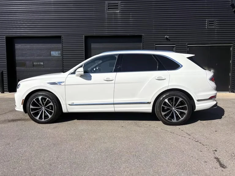 2022 Bentley Bentayga - Image 2 of 14