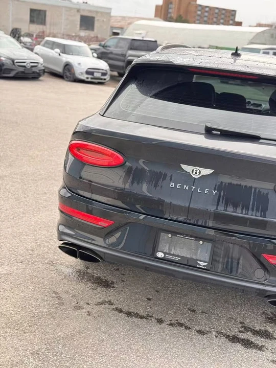 2022 Bentley Bentayga - Image 2 of 9