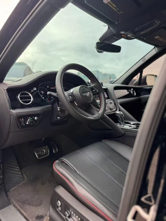 2022 Bentley Bentayga - Image 5 of 9