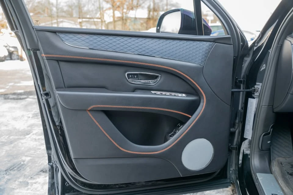 2022 Bentley Bentayga - Image 18 of 20