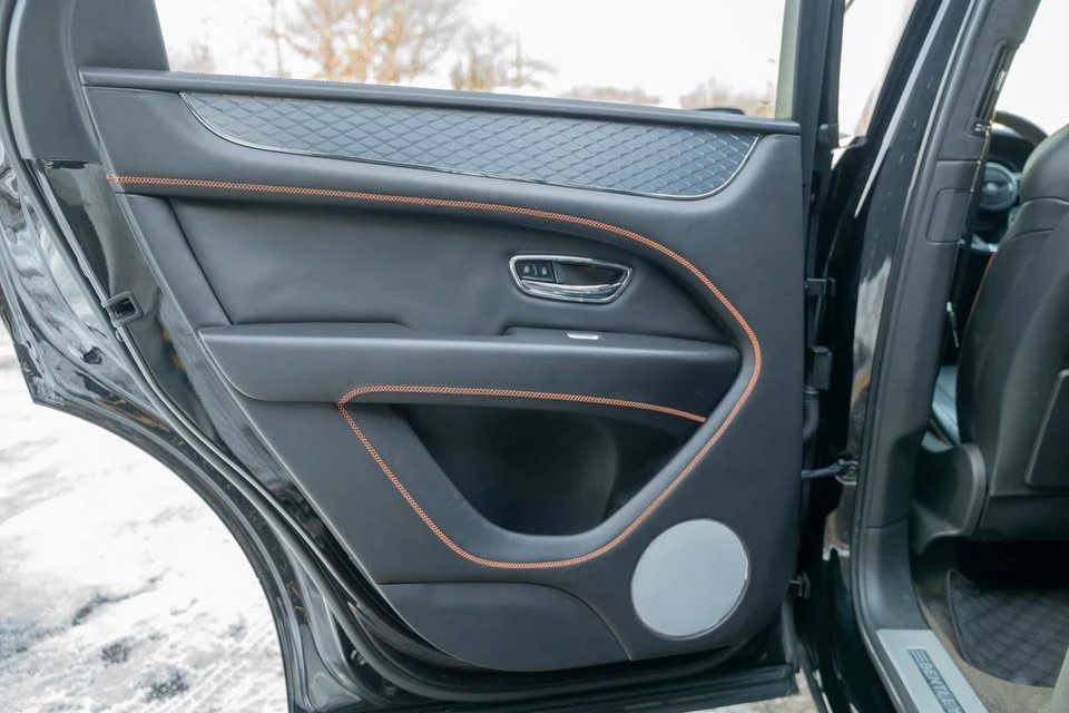 2022 Bentley Bentayga - Image 17 of 20