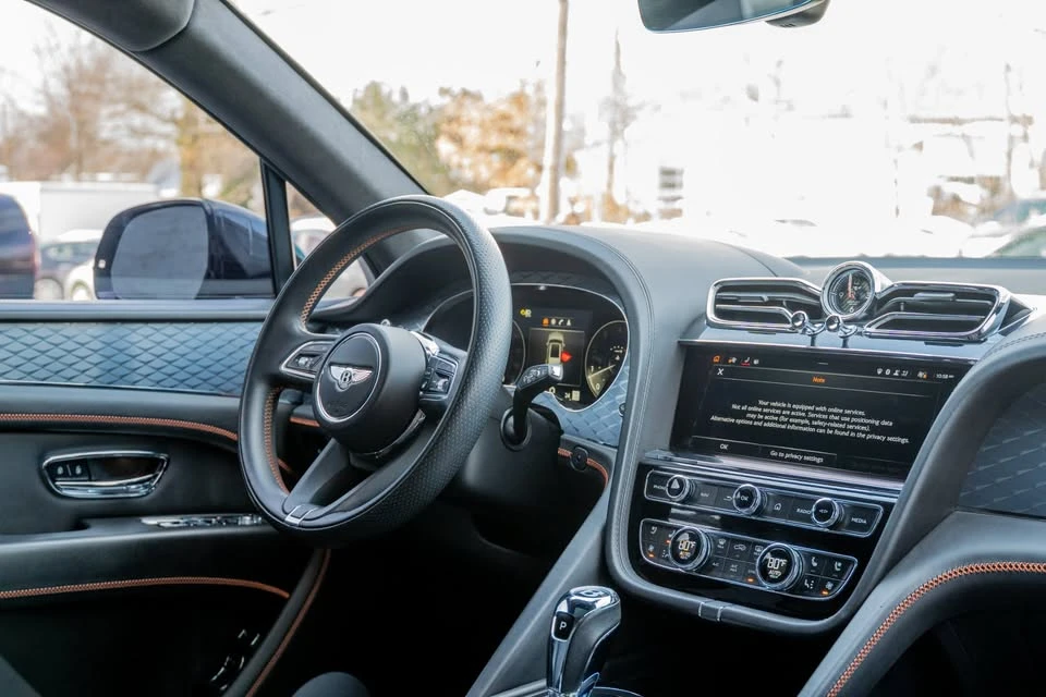 2022 Bentley Bentayga - Image 14 of 20
