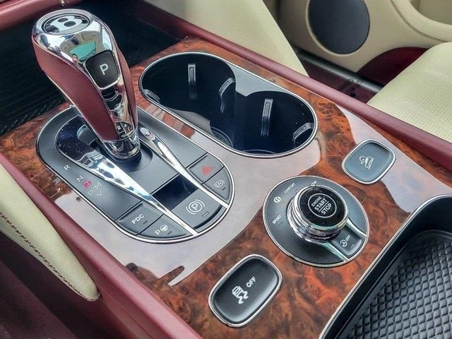 2022 Bentley Bentayga - Image 18 of 20