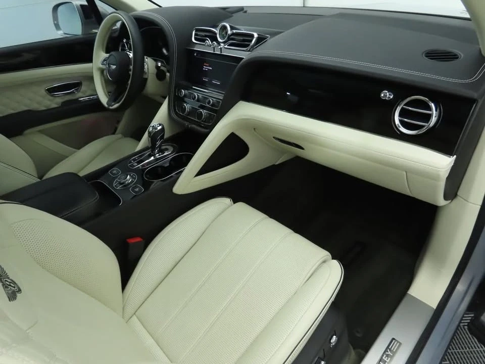 2022 Bentley Bentayga - Image 17 of 19