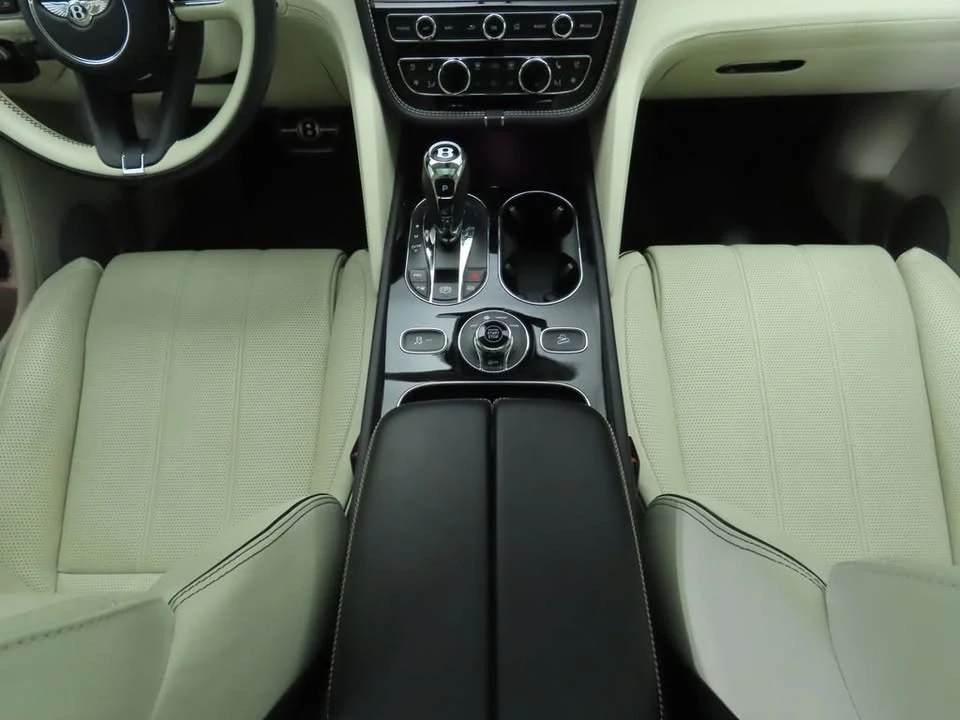 2022 Bentley Bentayga - Image 16 of 19