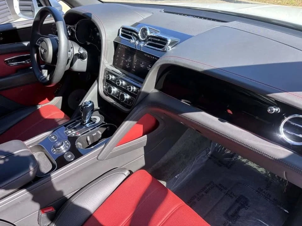 2022 Bentley Bentayga - Image 9 of 17