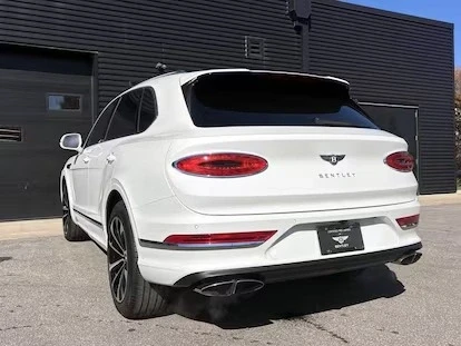 2022 Bentley Bentayga - Image 7 of 17