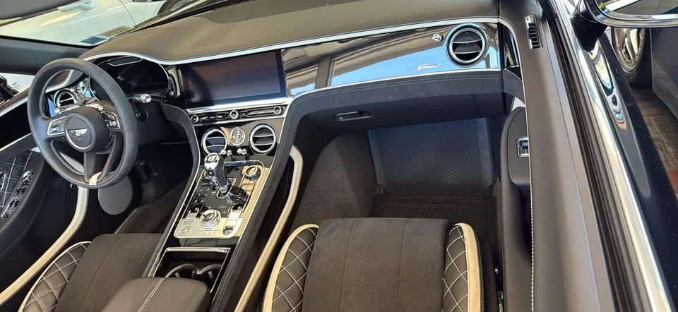 2022 Bentley Continental GTC - Image 9 of 10
