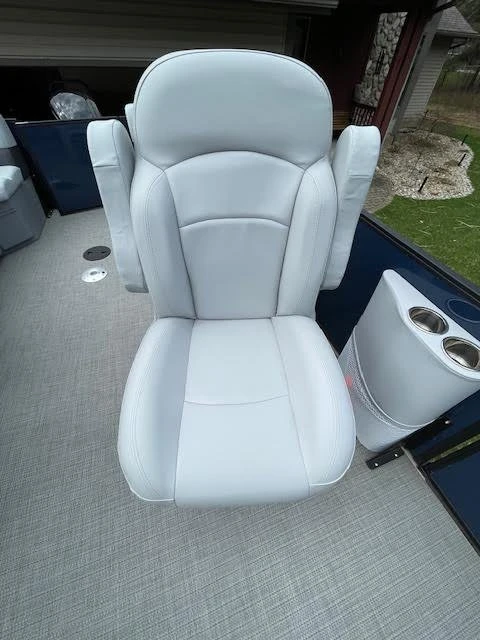 2022 Bentley Bentayga - Image 13 of 16