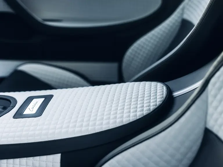 2022 Bugatti Chiron - Image 17 of 31