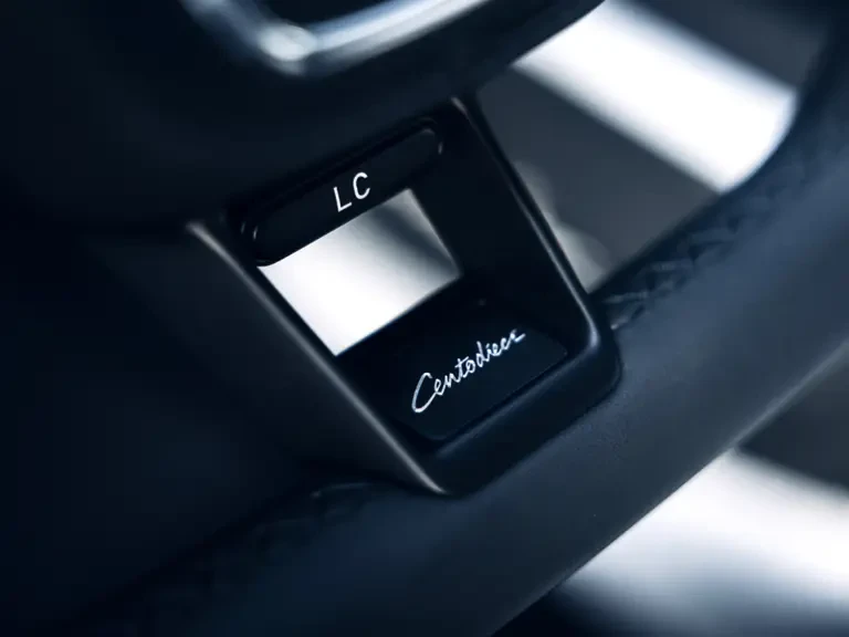 2022 Bugatti Chiron - Image 28 of 31