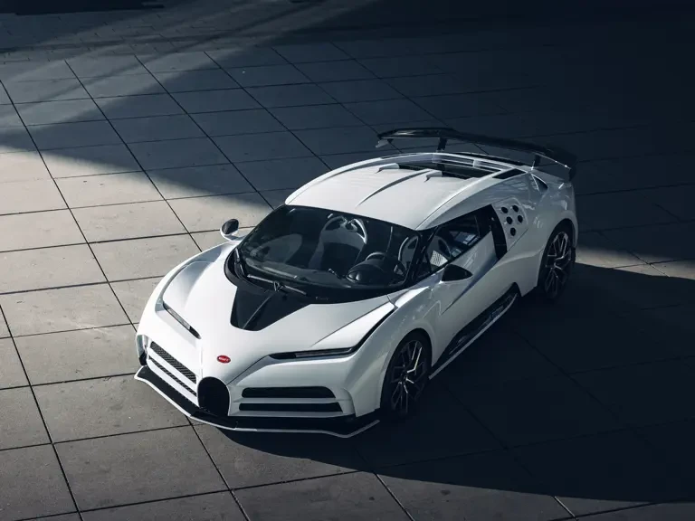 2022 Bugatti Chiron - Image 2 of 31