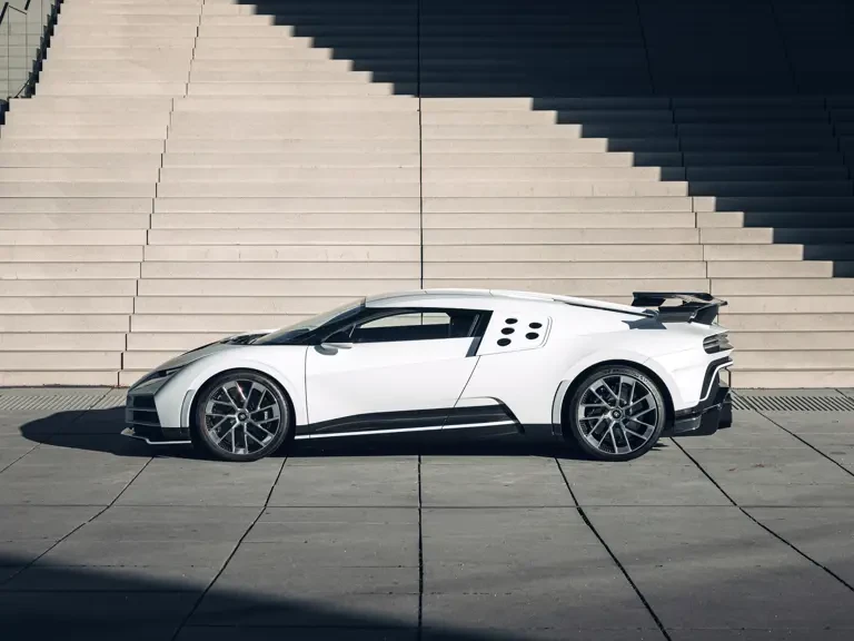 2022 Bugatti Chiron - Image 6 of 31