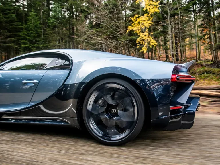 2022 Bugatti Chiron - Image 28 of 31