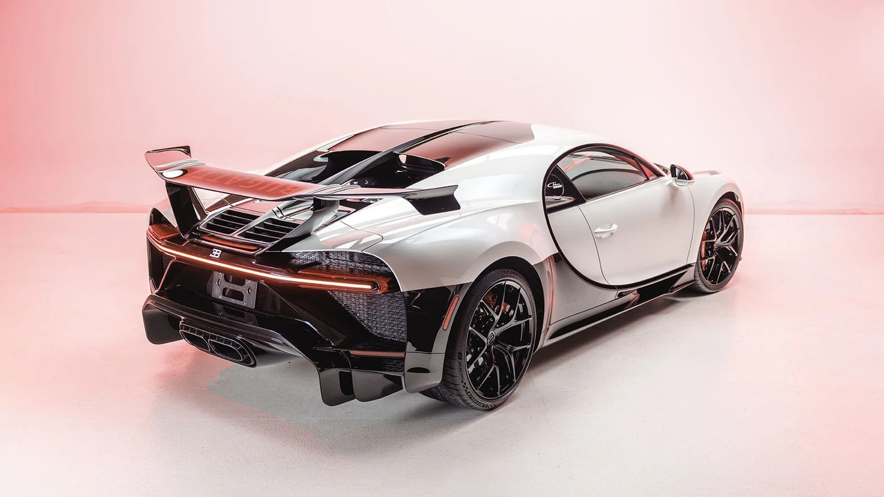 2022 Bugatti Chiron Pur Sport - Image 16 of 31