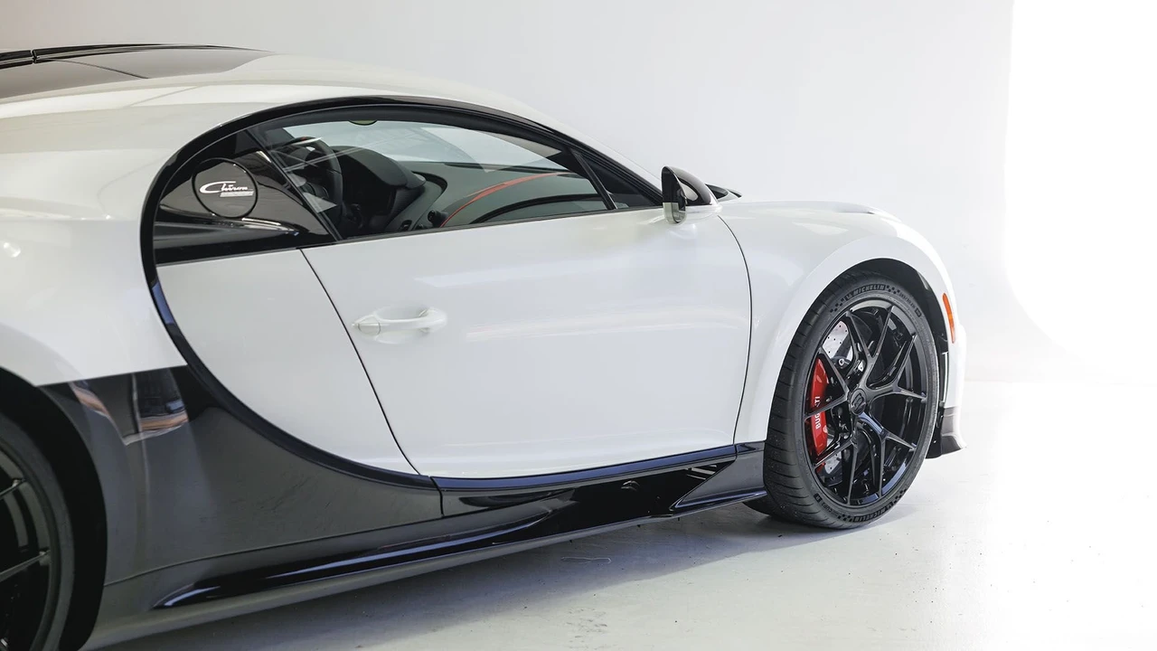 2022 Bugatti Chiron Pur Sport - Image 28 of 31