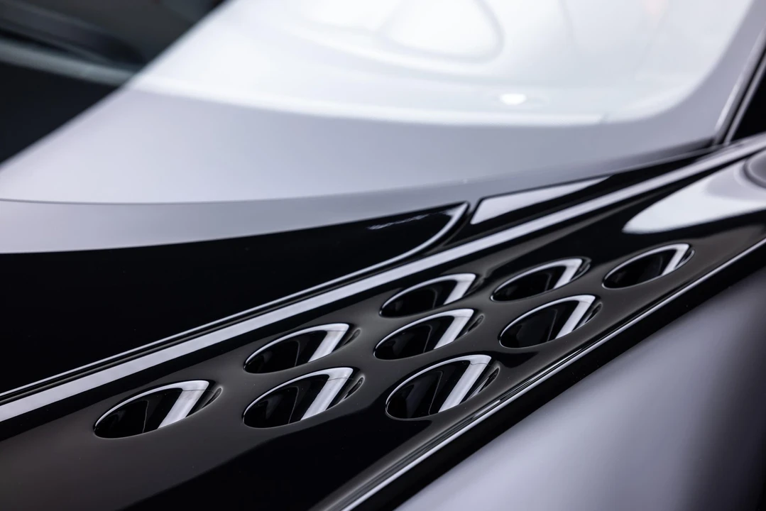 2022 Bugatti Chiron Super Sport - Image 29 of 31