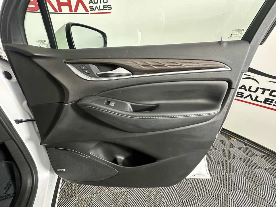 2022 Buick Enclave - Image 16 of 31