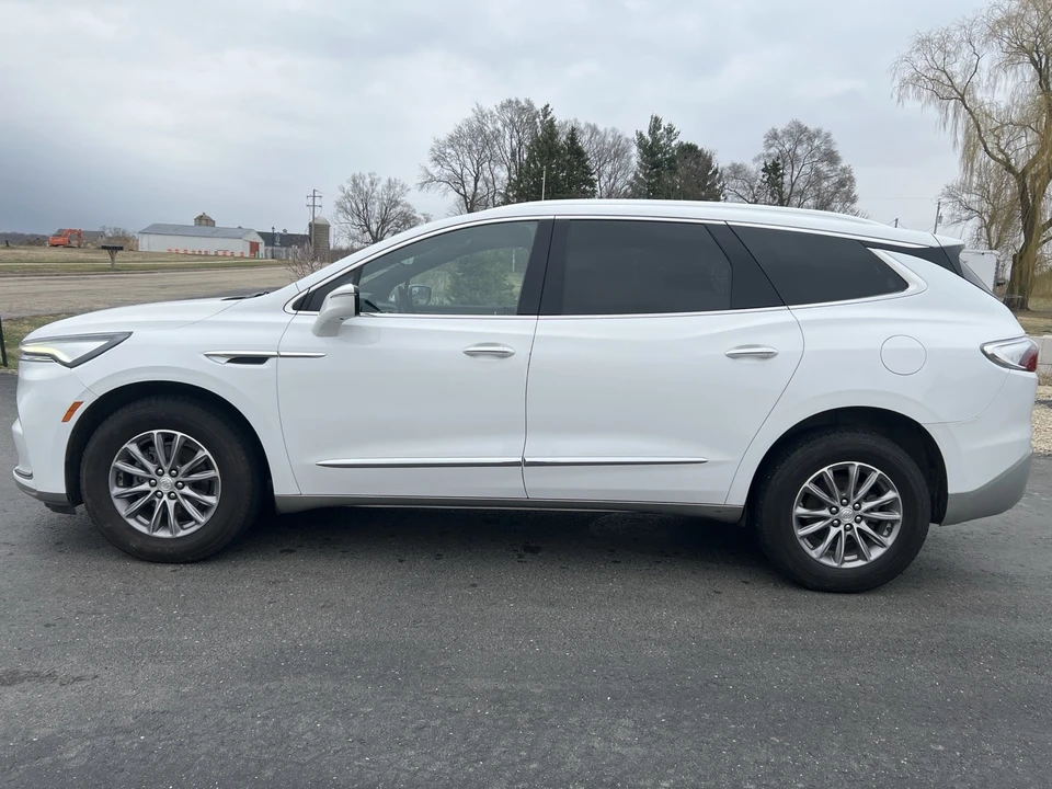 2022 Buick Enclave - Image 2 of 18