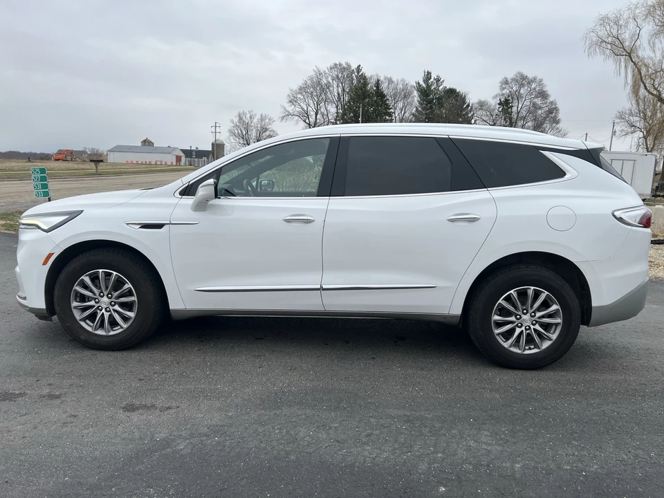 2022 Buick Enclave - Image 2 of 17