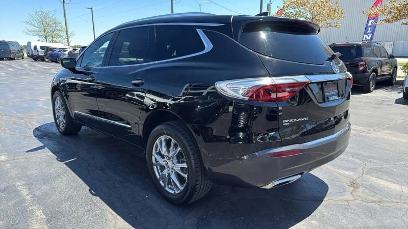 2022 Buick Enclave - Image 8 of 12