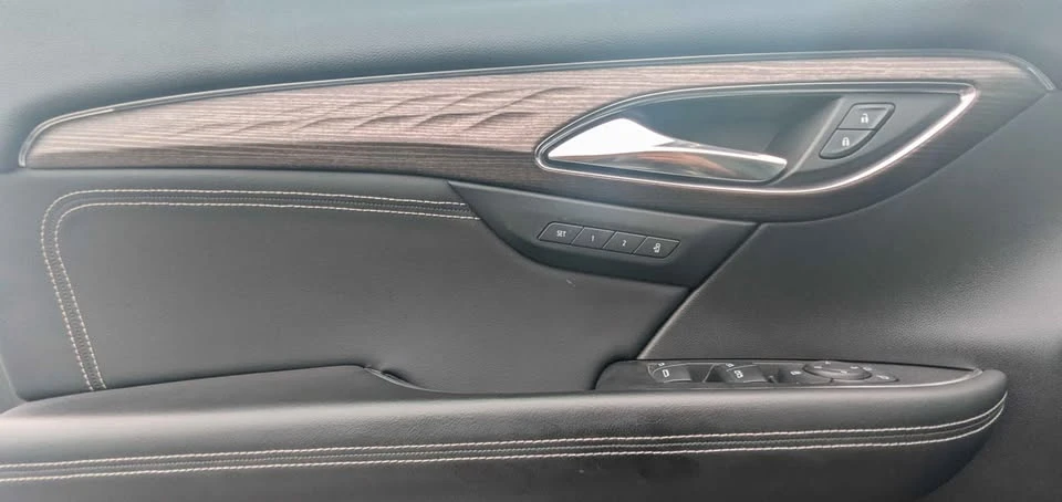 2022 Buick Envision - Image 9 of 11