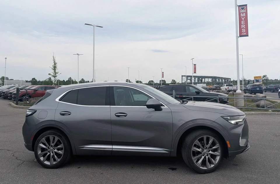 2022 Buick Envision - Image 8 of 11