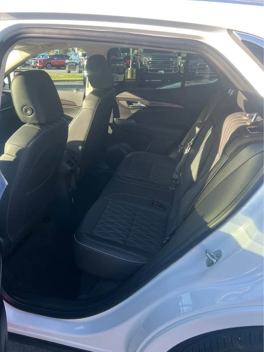 2022 Buick Envision - Image 3 of 7