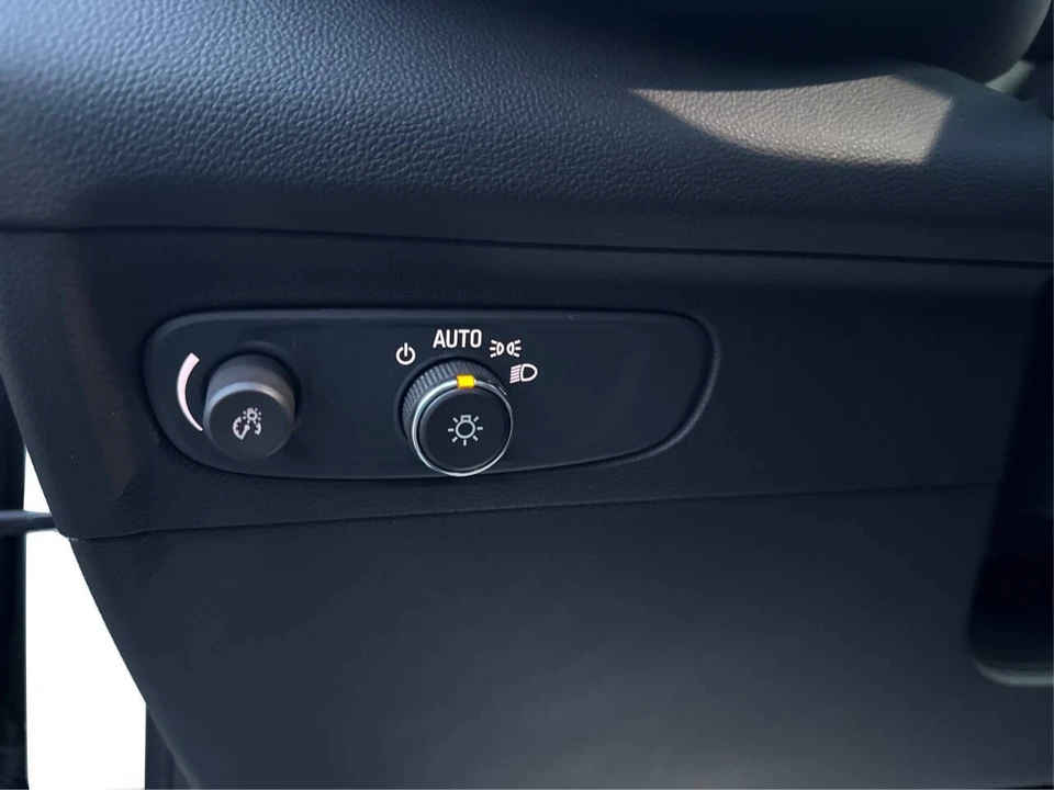2022 Buick Envision - Image 18 of 21