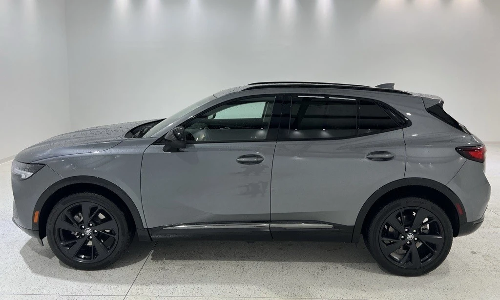 2022 Buick Envision - Image 2 of 12