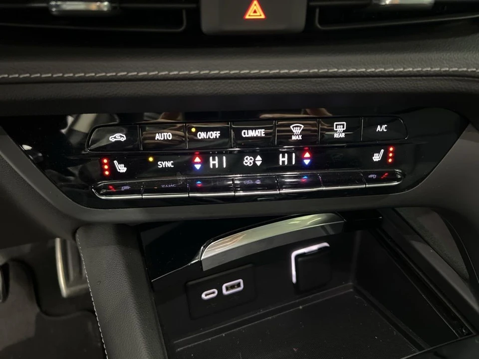 2022 Buick Envision - Image 16 of 21