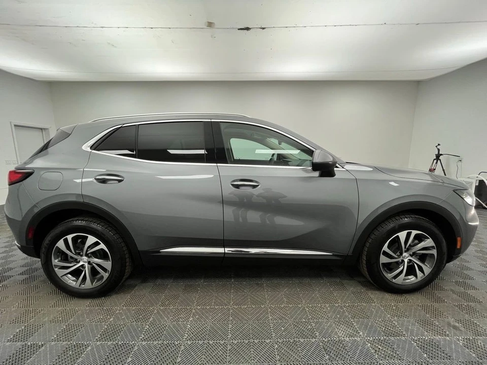 2022 Buick Envision - Image 8 of 12