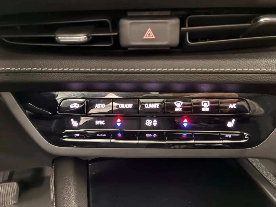 2022 Buick Envision - Image 7 of 12