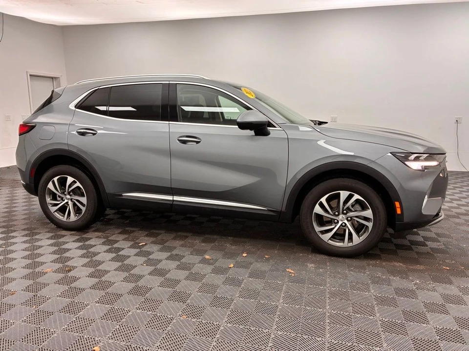 2022 Buick Envision - Image 8 of 12