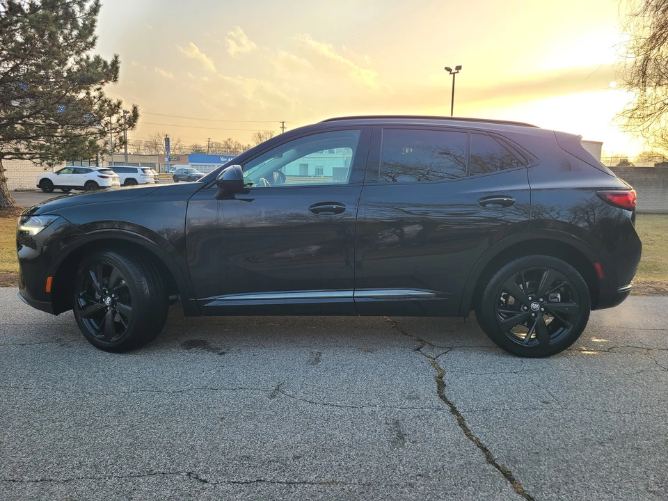 2022 Buick Envision - Image 2 of 21