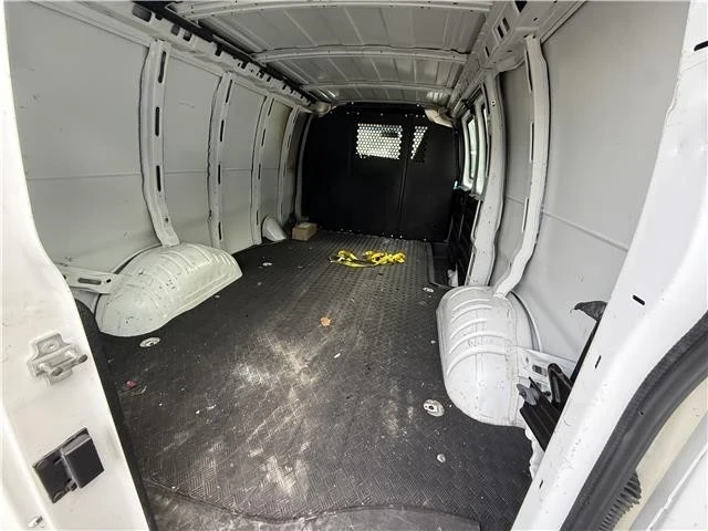 2022 Chevrolet Express - Image 13 of 14