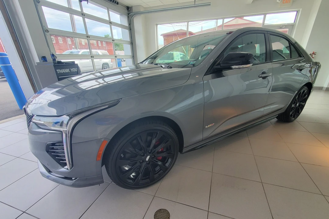 2022 Cadillac CT4-V - Image 2 of 31