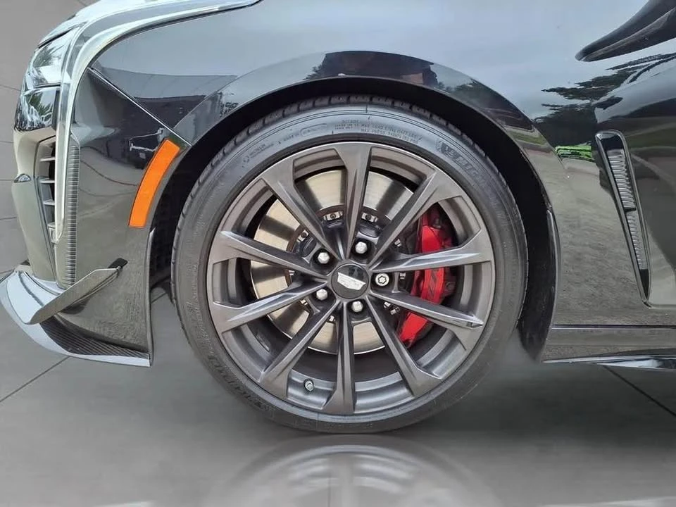 2022 Cadillac - Image 4 of 13