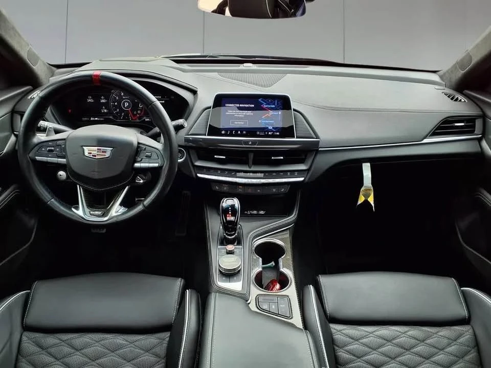2022 Cadillac - Image 10 of 13