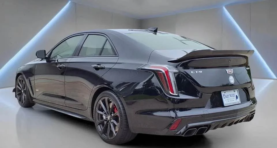 2022 Cadillac - Image 9 of 13