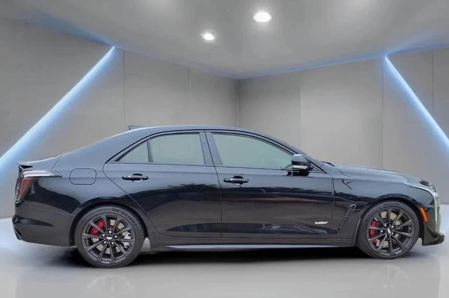 2022 Cadillac - Image 5 of 13