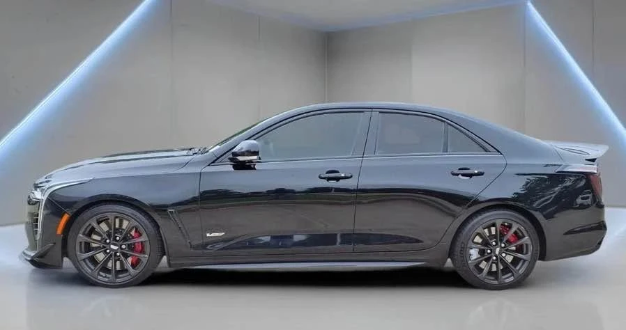 2022 Cadillac - Image 6 of 13