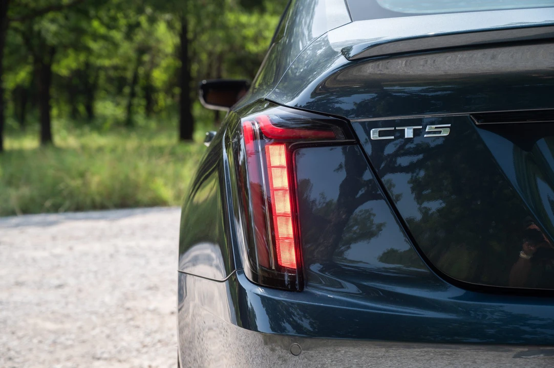 2022 Cadillac CT5-V Blackwing - Image 27 of 31