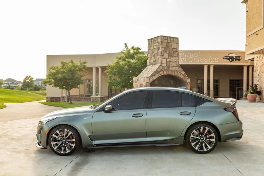 2022 Cadillac CT5-V Blackwing - Image 8 of 31