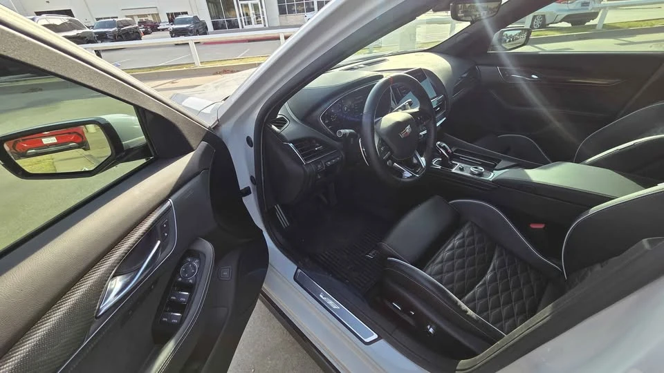 2022 Cadillac CT5-V Blackwing - Image 10 of 16