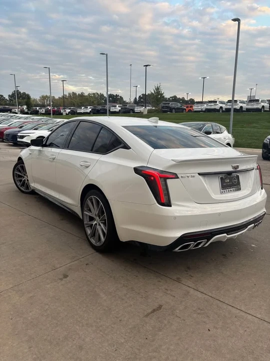 2022 Cadillac CT5-V - Image 2 of 10