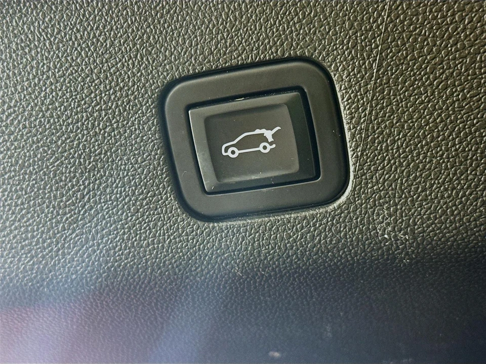 2022 Cadillac Escalade 5th Gen - Image 21 of 31