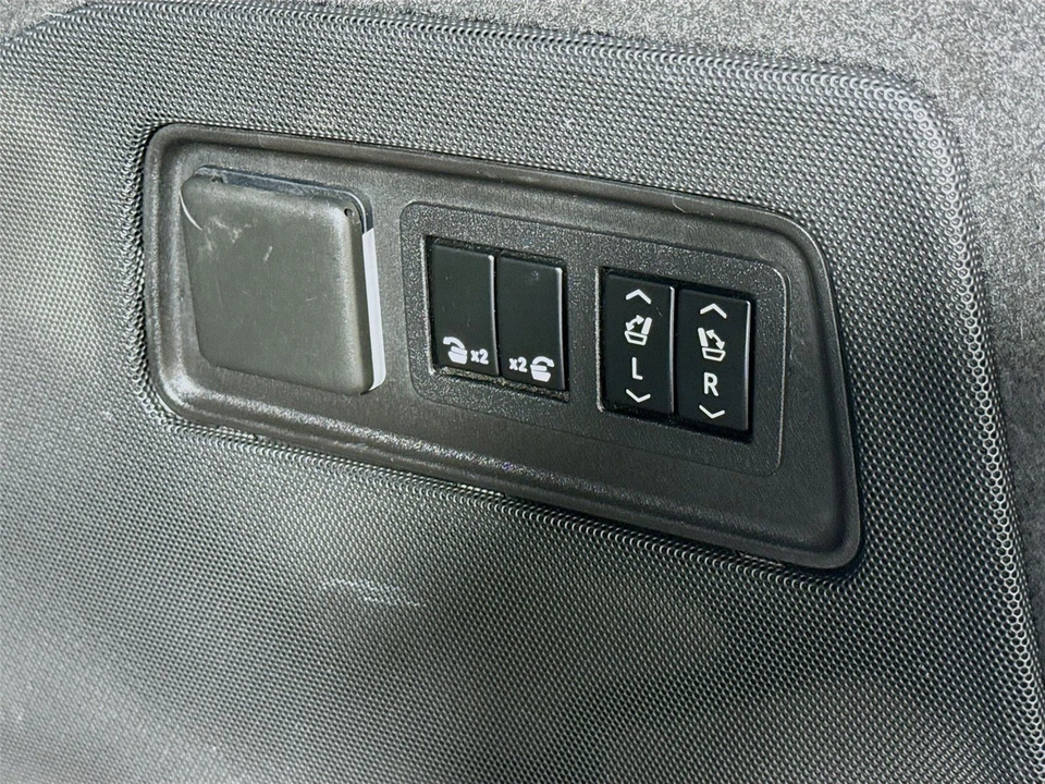 2022 Cadillac Escalade 5th Gen - Image 22 of 31