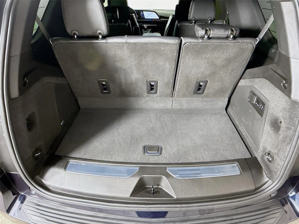 2022 Cadillac Escalade 5th Gen - Image 20 of 21