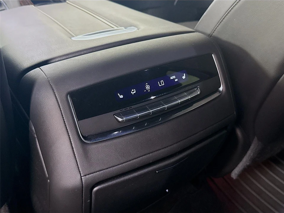 2022 Cadillac Escalade 5th Gen - Image 17 of 31